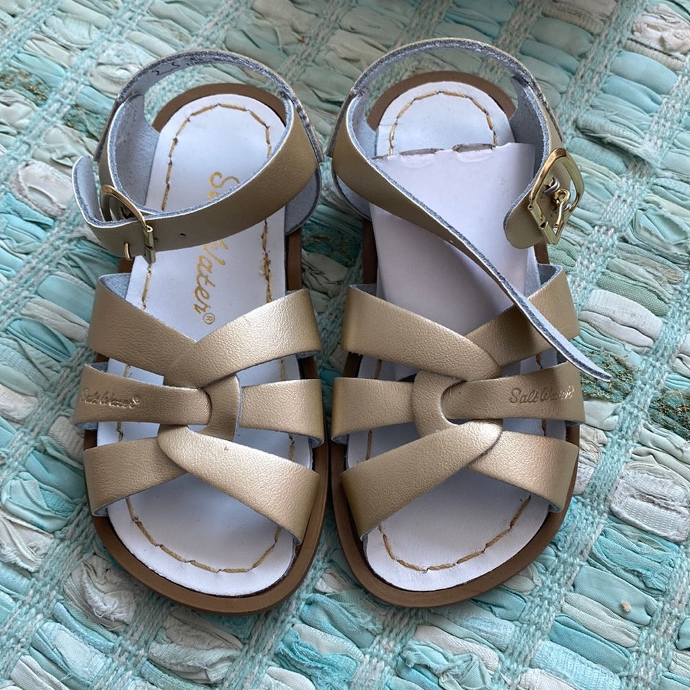 BNIB Salt water sandals gold size 8